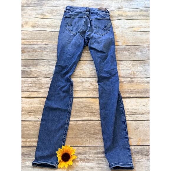 HOLLISTER CURVY SUPER HIGH RISE JEANS - Picture 6 of 8